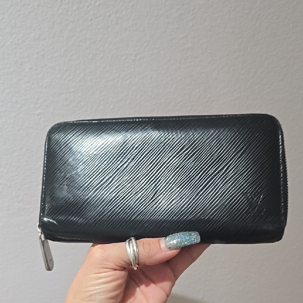Black Epi Louis Vutton Textured Zip Wallet In Great Condition Pink Interior